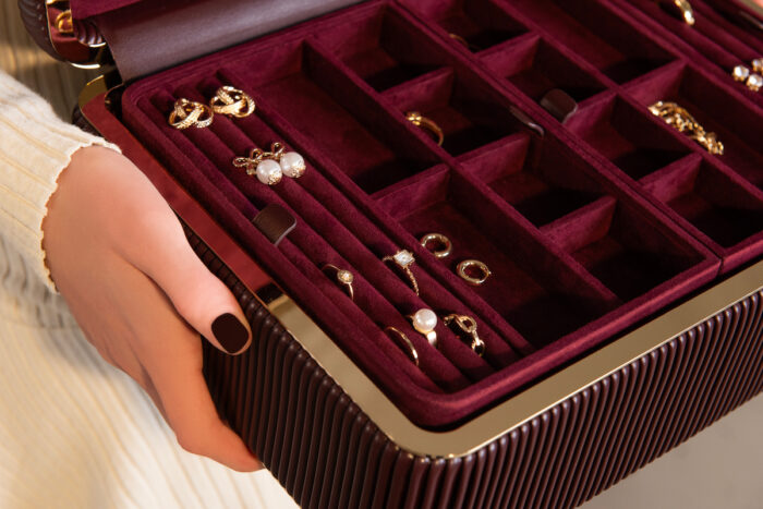 wolf jewellery box large bella bordeaux detail Watch Winders, Watch Boxes & Watch Safes WOLF Jewellery Box Large Bella Bordeaux