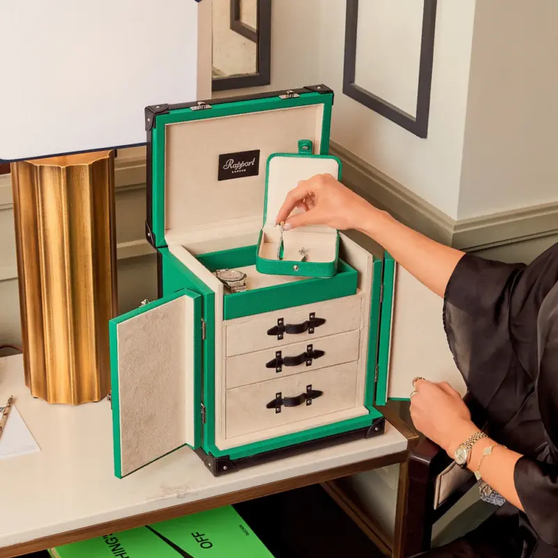 Rapport Deluxe Jewellery Trunk Green 2 rapport deluxe jewellery trunk green 00 Watch Winders, Watch Boxes & Watch Safes Rapport Deluxe Jewellery Trunk Green